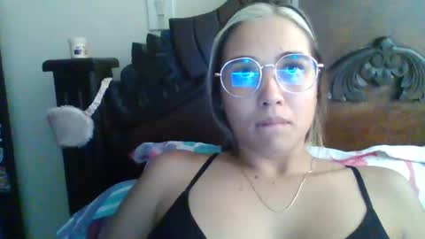 Snapshot of triana_bell chatting on February 2025 08:03:01 PM triana_bell online show from February 2025 08:03:01 PM