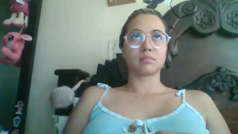 Snapshot of triana_bell chatting on March 2025 03:27:01 PM triana_bell online show from March 2025 03:27:01 PM