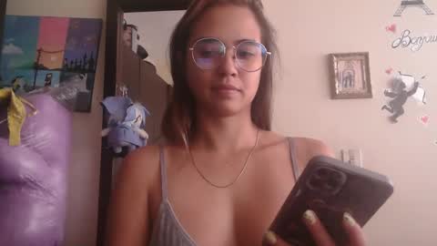 triana_bell online show from April 2026 05:17:01 PM