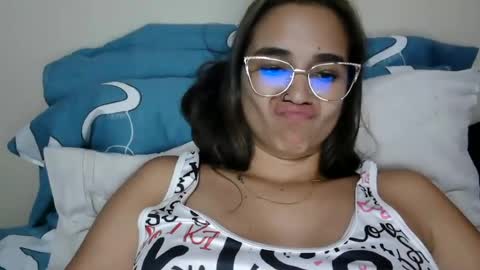 Snapshot of triana_bell chatting on June 2026 03:25:01 AM triana_bell online show from June 2026 03:25:01 AM