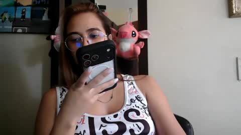 Snapshot of triana_bell chatting on June 2026 04:17:02 PM triana_bell online show from June 2026 04:17:02 PM