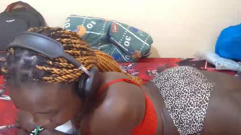 Snapshot of triceeyy chatting on April 2026 11:48:02 AM Tracy online show from April 2026 11:48:02 AM