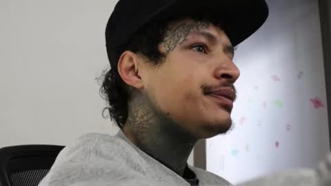 Snapshot of trieone chatting on October 2025 12:05:02 PM - trieone online show from October 2025 12:05:02 PM