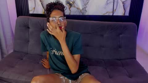 Snapshot of triiangel_latinboy chatting on June 2026 12:29:01 PM Johan online show from June 2026 12:29:01 PM