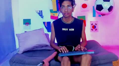 Snapshot of triiangel_latinboy chatting on July 2026 12:42:01 PM Johan online show from July 2026 12:42:01 PM