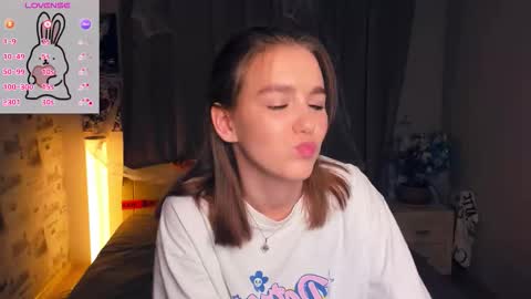 Snapshot of trinahillier chatting on November 2025 07:13:01 PM Bubbles online show from November 2025 07:13:01 PM