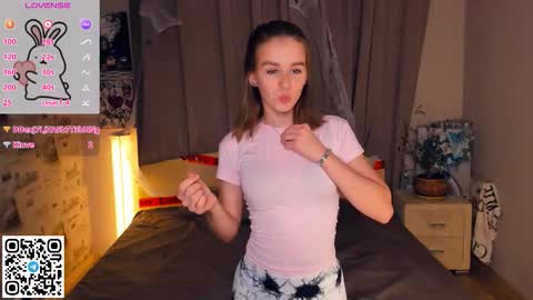 Snapshot of trinahillier chatting on November 2025 07:21:01 PM Bubbles online show from November 2025 07:21:01 PM