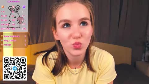 Snapshot of trinahillier chatting on December 2025 07:22:01 PM Bubbles online show from December 2025 07:22:01 PM