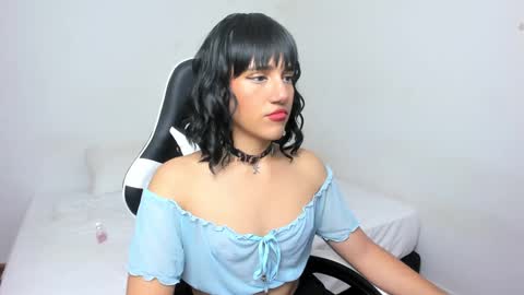 Snapshot of trinydoll chatting on February 2025 12:17:01 PM Triny online show from February 2025 12:17:01 PM