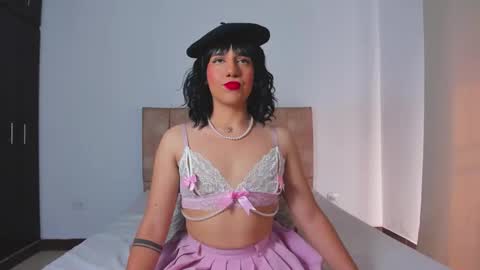 Triny online show from October 2025 01:00:02 PM