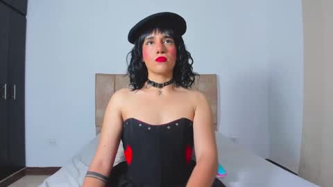 Triny online show from October 2025 01:32:01 PM