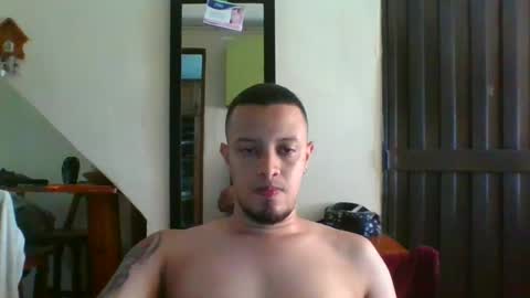 Snapshot of tripode2017 chatting on January 2025 05:45:02 PM tripode2017 online show from January 2025 05:45:02 PM