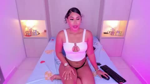 Snapshot of trishamoon chatting on December 2025 04:21:01 AM TRISHA online show from December 2025 04:21:01 AM