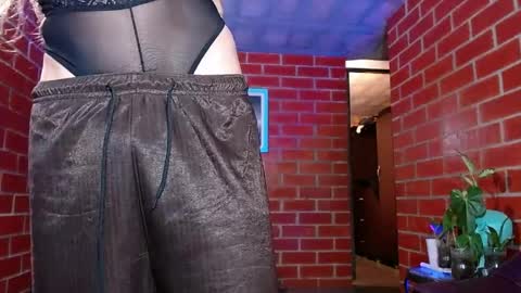 Snapshot of trix_fiore_oficial chatting on April 2026 11:13:01 PM Trix online show from April 2026 11:13:01 PM