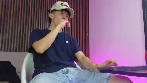 Troy online show from September 2025 08:53:02 PM