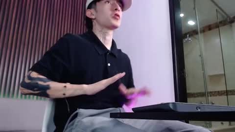 Troy online show from September 2025 07:19:02 PM