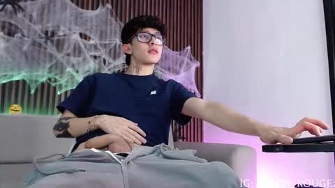 Troy online show from October 2025 07:16:02 PM