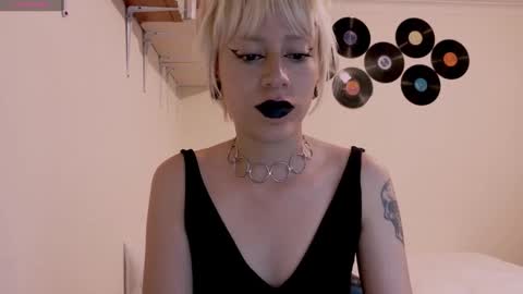 Cait online show from October 2025 09:02:01 PM