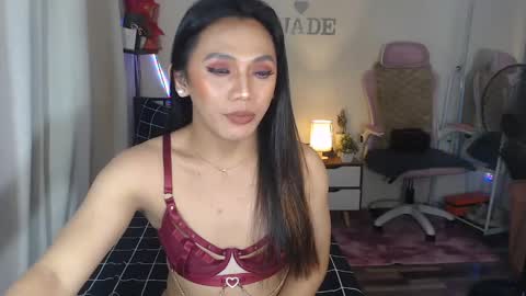 Snapshot of ts_jadexxx chatting on January 2025 02:04:01 AM Jade online show from January 2025 02:04:01 AM