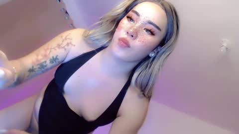 Snapshot of tsgirl_julian69 chatting on December 2024 10:30:01 PM Julian online show from December 2024 10:30:01 PM