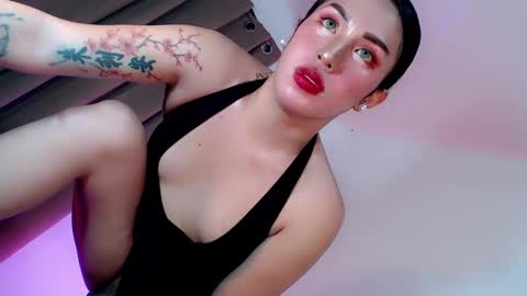 Snapshot of tsgirl_julian69 chatting on March 2025 06:37:01 PM Julian online show from March 2025 06:37:01 PM