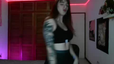 Luisa Fernndez online show from December 2025 01:44:01 AM