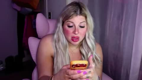 xTinnaaaaa online show from May 2026 02:18:02 AM
