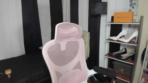 Snapshot of tsuncutrhein chatting on October 2025 03:02:01 PM tsuncutrhein online show from October 2025 03:02:01 PM