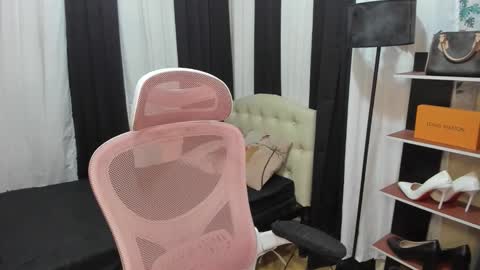 Snapshot of tsuncutrhein chatting on November 2025 07:41:02 AM tsuncutrhein online show from November 2025 07:41:02 AM