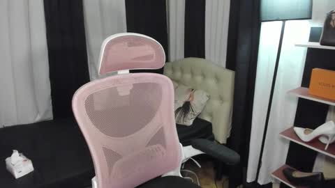 Snapshot of tsuncutrhein chatting on November 2025 05:30:01 PM tsuncutrhein online show from November 2025 05:30:01 PM