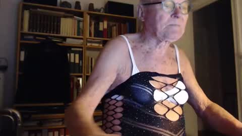 Snapshot of tubaist chatting on January 2025 03:37:02 PM FINN but call me NANNA online show from January 2025 03:37:02 PM