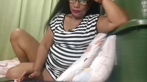 Snapshot of tuchmegently chatting on October 2025 11:59:01 PM Mae online show from October 2025 11:59:01 PM