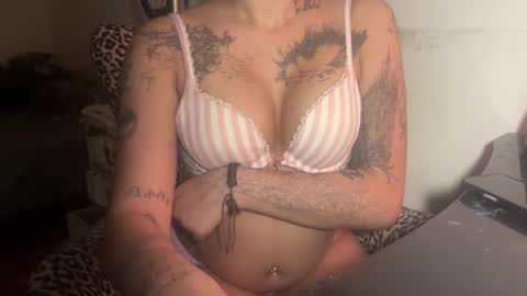 Snapshot of turntpixie chatting on April 2026 10:13:02 AM turntpixie online show from April 2026 10:13:02 AM