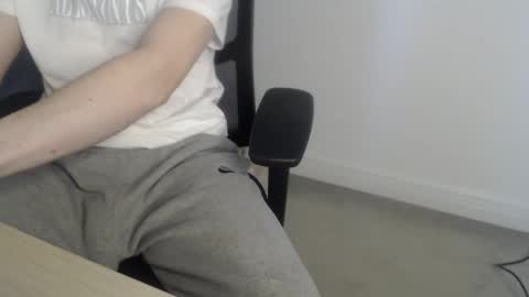 Snapshot of turnxyouon chatting on February 2025 09:43:02 AM Ollie J online show from February 2025 09:43:02 AM