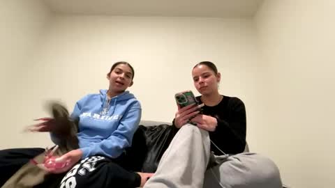 Snapshot of tus_reinas chatting on January 2025 06:59:01 AM Tus reinas online show from January 2025 06:59:01 AM