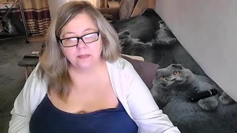 Lana online show from November 2025 01:33:02 AM