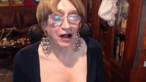 Snapshot of tvmsjoanne chatting on October 2025 01:33:02 PM tvmsjoanne online show from October 2025 01:33:02 PM