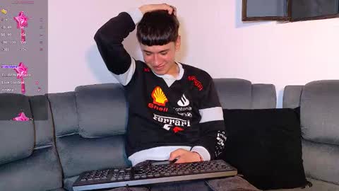 Snapshot of twink_daren chatting on November 2025 08:18:02 PM Mr Daren online show from November 2025 08:18:02 PM