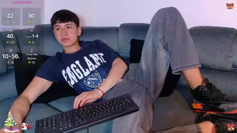 Snapshot of twink_daren chatting on December 2025 07:11:02 PM Mr Daren online show from December 2025 07:11:02 PM