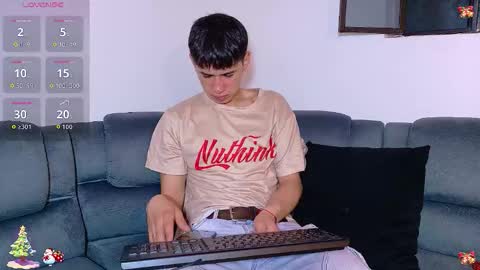 Snapshot of twink_daren chatting on December 2025 07:43:02 PM Mr Daren online show from December 2025 07:43:02 PM