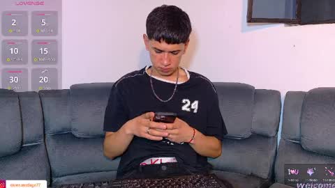 Snapshot of twink_daren chatting on April 2026 06:09:01 PM Mr Daren online show from April 2026 06:09:01 PM
