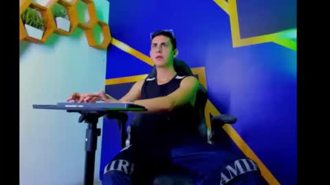 twink_scott19 online show from October 2025 08:31:01 PM