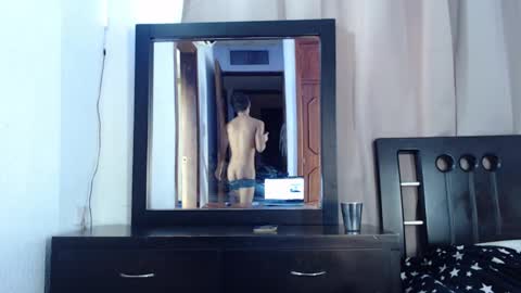 Snapshot of twink_waldorf chatting on February 2025 09:36:01 PM Twink Waldorf online show from February 2025 09:36:01 PM