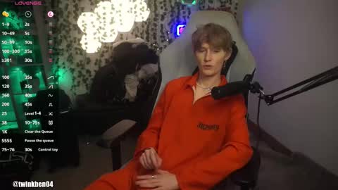 Snapshot of twinkben04 chatting on October 2025 08:18:01 PM Ben online show from October 2025 08:18:01 PM