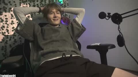 Snapshot of twinkben04 chatting on October 2025 07:58:01 PM Ben online show from October 2025 07:58:01 PM