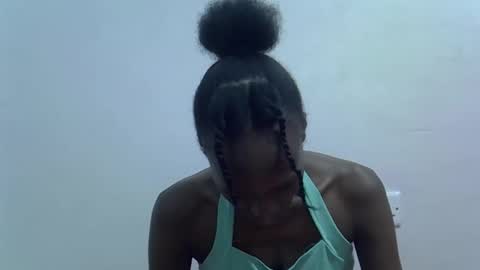 Snapshot of twinkle_tia chatting on November 2025 08:33:02 PM BABY TIA online show from November 2025 08:33:02 PM