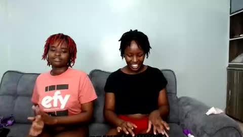 Snapshot of twinkle_tushy chatting on October 2025 10:44:02 PM twinkle tushy online show from October 2025 10:44:02 PM