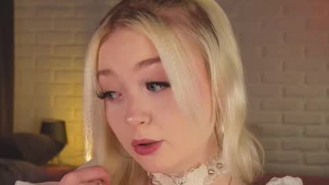 twinklefluff online show from October 2025 04:09:01 PM