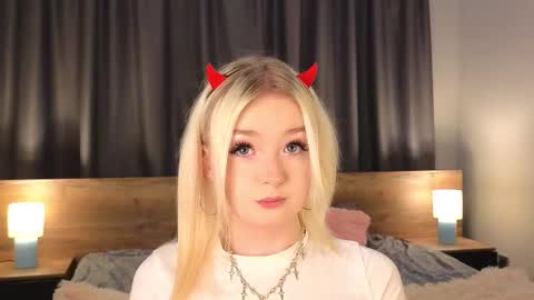 twinklefluff online show from November 2025 04:17:02 PM