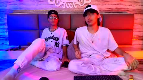 Snapshot of twinslovers_ chatting on September 2025 08:25:02 PM twinslovers_ online show from September 2025 08:25:02 PM